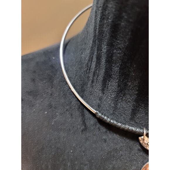 C1946 Modern Geometric Statement Necklace Hammered Silver Tone Collar Chain - Picture 5 of 9